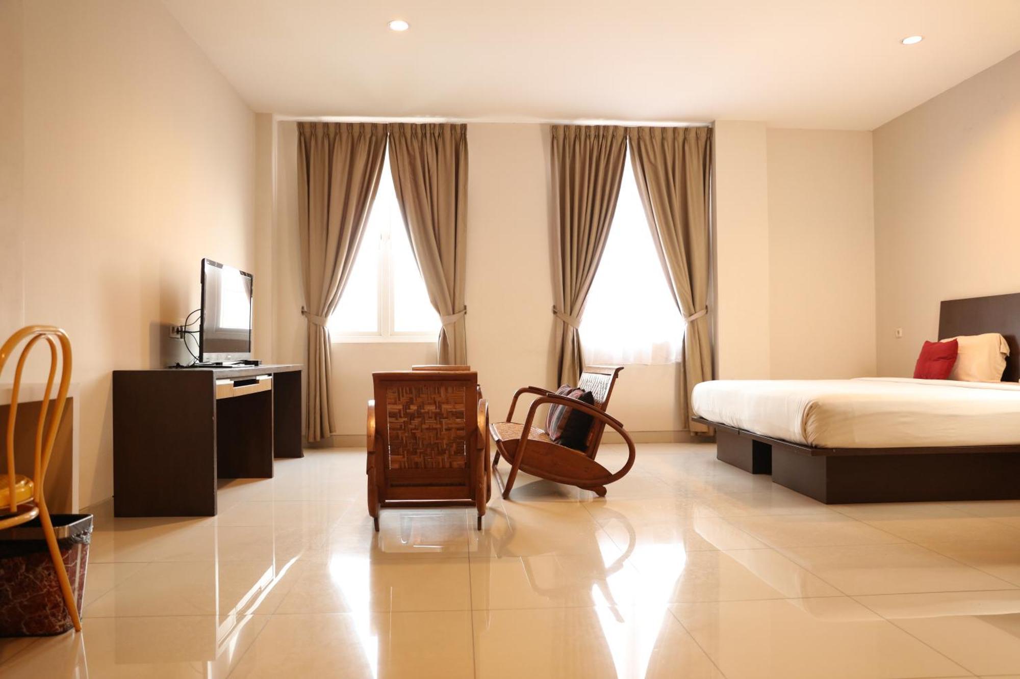 Hotel Bale Ocasa Tangerang Esterno foto