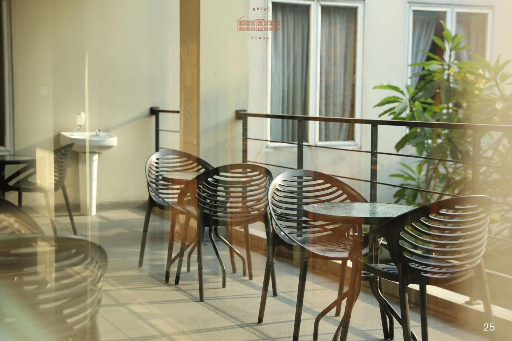 Hotel Bale Ocasa Tangerang Esterno foto